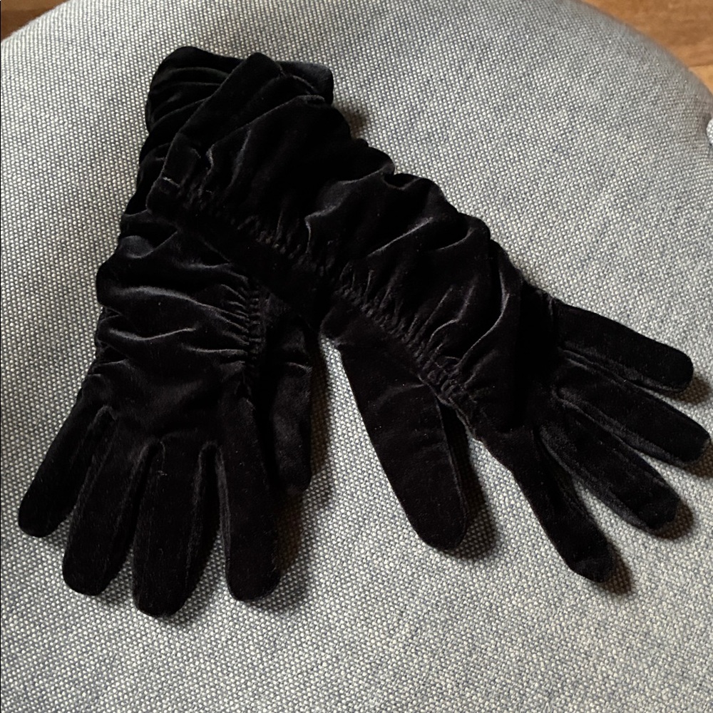 Thinsulate Black Velvet Gloves